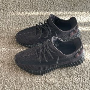 Yeezy 350 non reflective size 9.5